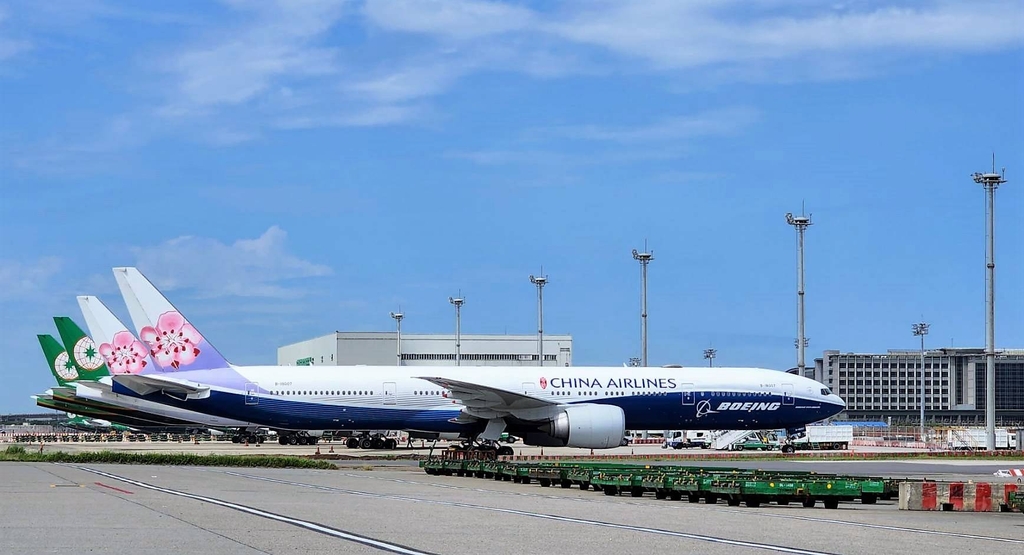 疫情期間國籍業者航機於桃園機場地面停駐比例達全機隊之六成,機場公司精確調度航機,提高機坪使用週轉率,以協助其航機停駐。(圖:桃園機場公司)