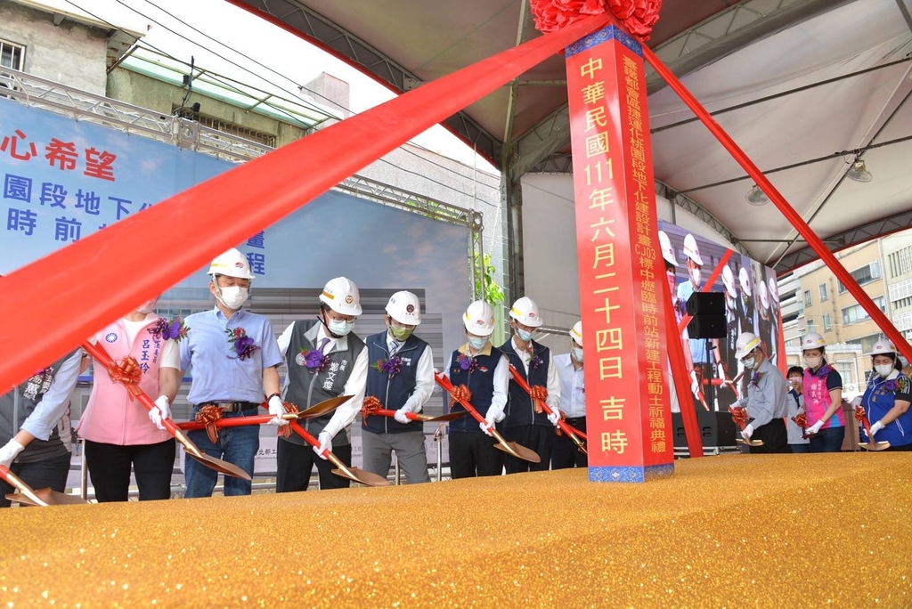 交通部長王國材出席桃園鐵路地下化工程動土祈福典禮(圖:交通部鐵道局)