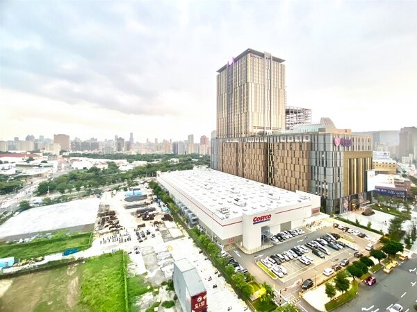 七大都會區今年第三季交易量都相比於去年有所減少,形成「價漲量縮」格局,高雄交易量減少71.7%。圖/永慶房產集團提供